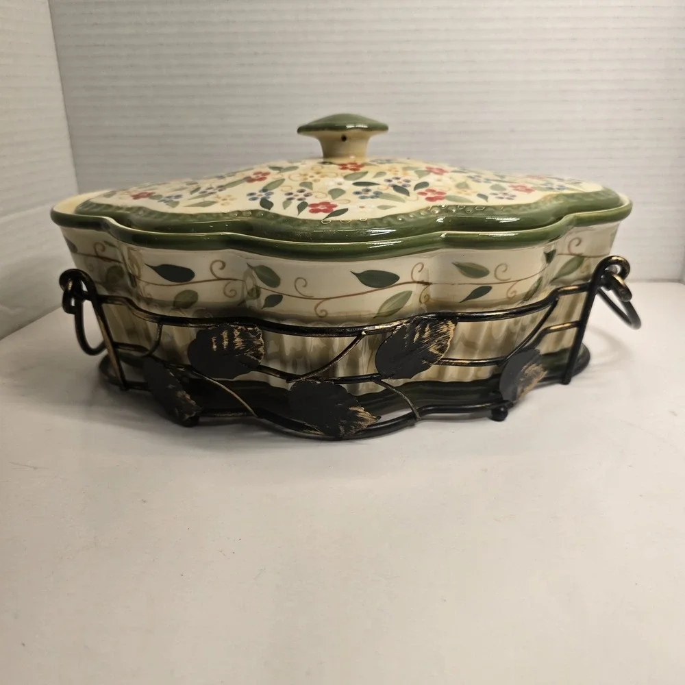 Temptations Floral Scalloped Casserole Dish with Lid & Wire Rack Or Home‎ Decor